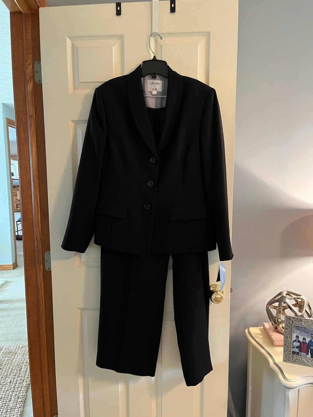 Le Suit Black Women's Blazer with Gray Lining